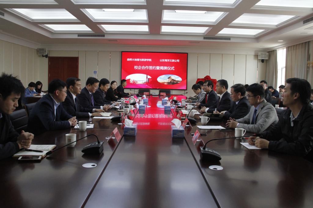 文化旅游发展有限公司党委书记,董事长赵东江,总经理古茂林出席仪式